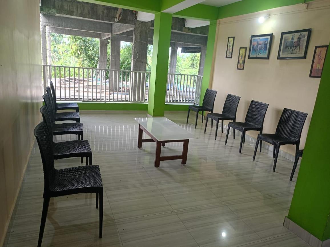 Hotel Kaziranga Holidays エクステリア 写真